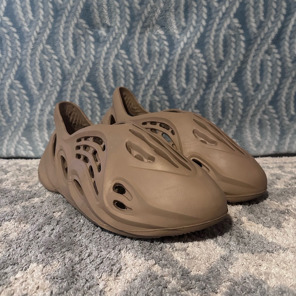 Yeezy Foam RNR rep
